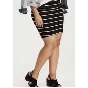 TORRID Black and White Stripe Pull On  Pencil Skirt Size 4X Contemporary Stretch